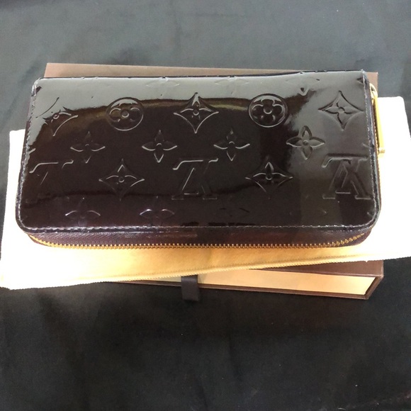 LOUIS VUITTON Vernis Amarante Full Zip Continental Wallet WITH: LV Box Dust Bag - Picture 6 of 17